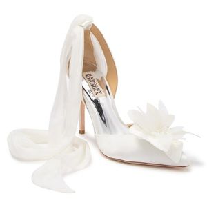 Badgley Mischka Alondra Pump, 8.5, White, NWT
